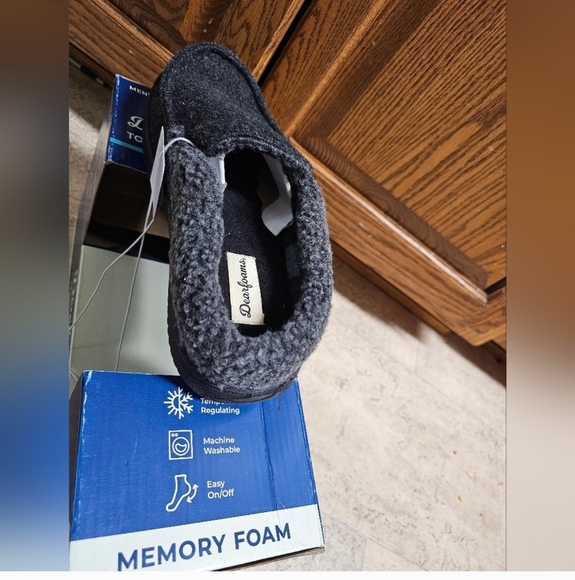 Dearfoams Memory Foam Mens Slippers Brand new in box - Picture 2 of 6